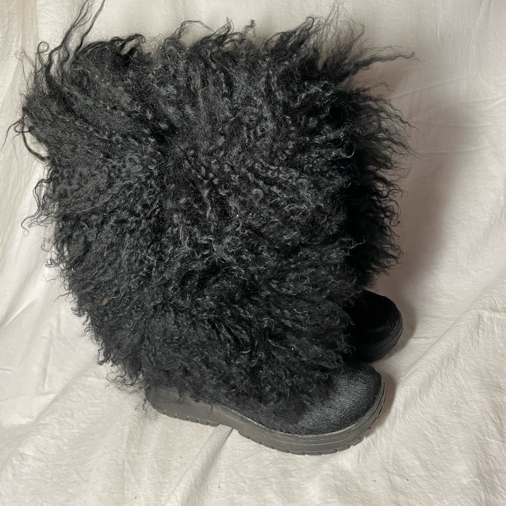 Size 5 Black Bear Paw Boots